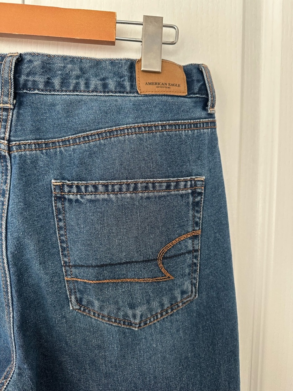 American Eagle Mom Jean High Waist   medium Wash Relaxed Fit 90s Style Sz 10 - Picture 2 of 10